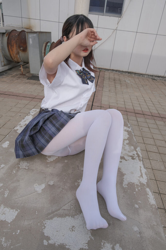 图片[2]-森萝财团 月下-01 小夜 双马尾白丝JK制服 80D 户外真空 [102P1V-2.18GB]-暗影图集