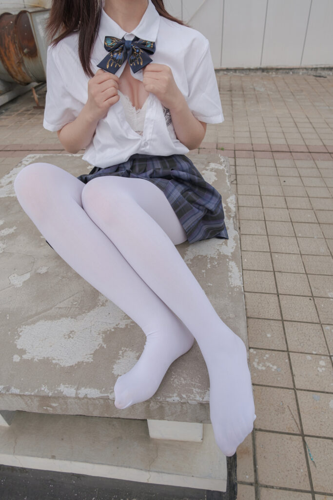 图片[1]-森萝财团 月下-01 小夜 双马尾白丝JK制服 80D 户外真空 [102P1V-2.18GB]-暗影图集