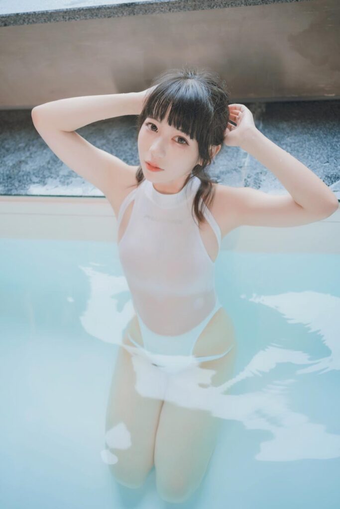 usejan蓝蓝 白衣竞泳[36P-73MB]-暗影图集