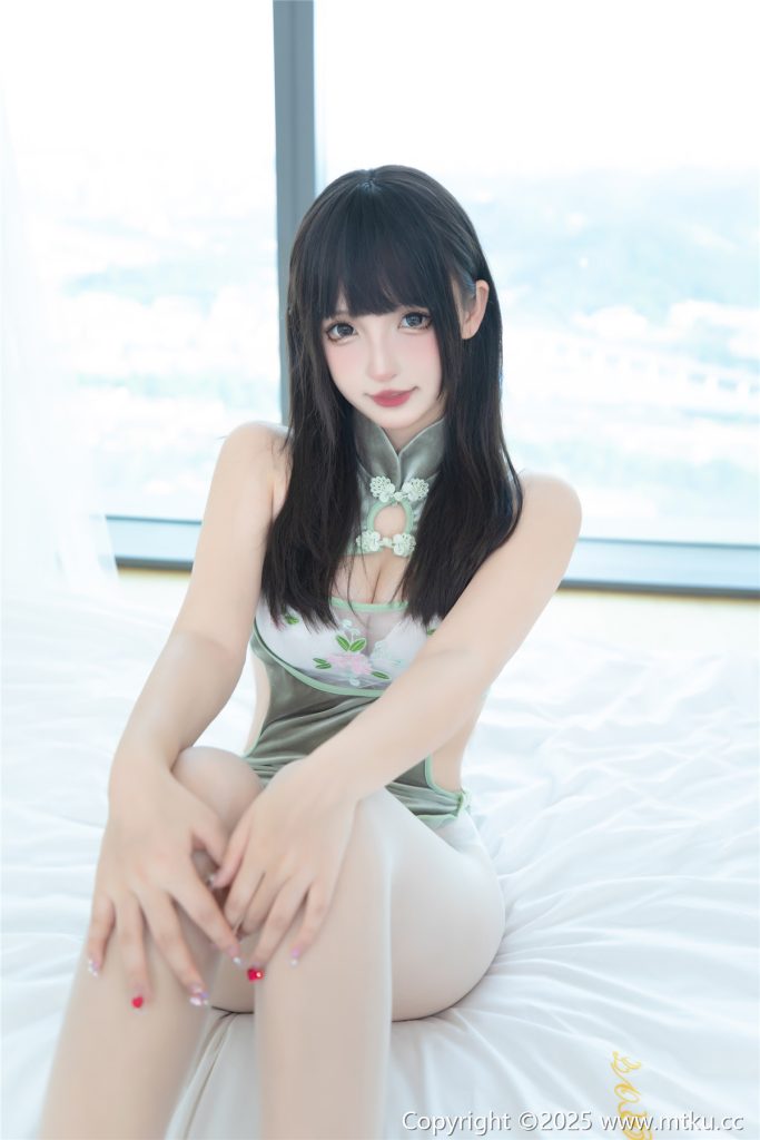 神楽坂真冬 第五季 序号24：《青翠如梦》 [75P2V-233MB]-暗影图集